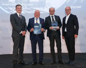 © "Die Presse"/Günther Peroutka Markus Mair, Vorstandsvorsitzender Styria Medien Gruppe, übergibt die Auszeichnung an Christoph Riegler, Geschäftsführer Fisch-Tools, Josef Eberhard, Seniorchef Fisch-Tools, und Andreas Eberhard, Geschäftsführer Fisch-Tools. (v.l.)