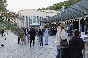 Vor der Veranstaltung gibt es Getränke und Snacks, in der Pause können die verschiedenen Varianten der Winston Compact verkostet werden.