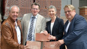 Gemeinsam stark: Alois Peer, Landesgeschäftsführer Gewerkschaft Bau-Holz, Peter Wedenig, Landesgeschäftsführer AMS Kärnten, Landeshauptmannstellvertreterin Gaby Schaunig und Landesinnungsmeister Robert Rauter.