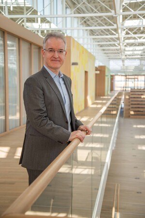 "Unser erstes kohlenstoffarmes Glassortiment ist ein wichtiger Meilenstein in AGCs Fahrplan zur CO2-Neutralität", sagt Davide Cappellino, Präsident der Architectural Glass Europe & Americas Company.