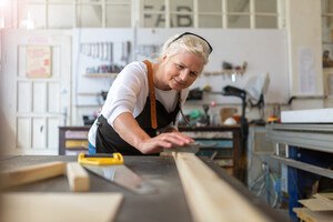 Ältere Mitarbeiterin