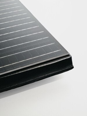 Das Solarmodul wird fest mit dem Creaton Dachziegel verbunden.