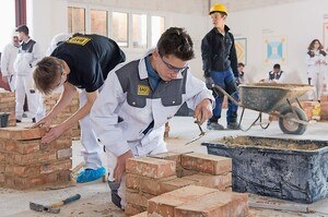 Personen auf einer Baustelle