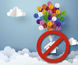 durchgestrichenes, von Luftballons getragenes Haus