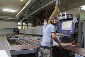 Kantenanleimmaschine mit Rückführsystem