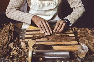 totalmente al mano - völlig handgedreht werden hochwertige Longfiller erzeugt