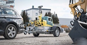 Damit sie nicht am Anhänger durchgeschüttelt werden, gibt es bei Humbaur eine spezielle Transportlösung für Rüttelplatten.