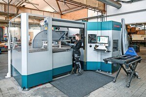 automatisches Biegezentrum und eine CNC-Abkantpresse der neuesten Generation