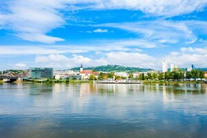 Blick über die Donau auf Linz