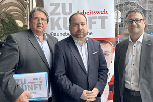 Josef Muchitsch, Christoph Haselmayer und Martin Greiner präsentierten eine Studie, die das ­Fundament zur aktiven Bekämpfung des Fachkräftemangels in den Baunebengewerben liefern soll (v. l.).