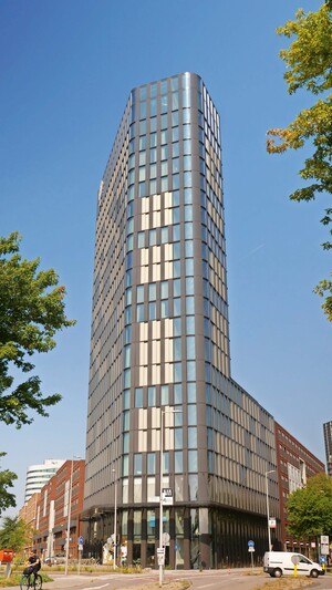 Energie- und Nachhaltigkeitskonzept - Fassade aus Glas und Aluminium