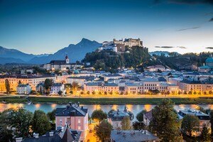 © Getty Images 469415894 c bluejayphoto Blick auf die Stadt Salzburg