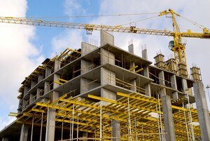 Baustelle mit Kran