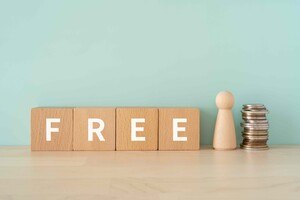 Bauklötze, auf denen "FREE" steht