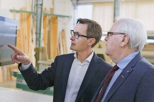 LIM Klaus Weissengruber,  Tischlerei Weissengruber im Bild mit seinem Vater Fritz Weissengruber