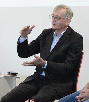 Monitoring-Spezialist Johannes Koller ist Ingenieur für Maschinenbau und Betriebstechnik und auch Veranlagungs- und Wertpapierspezialist. Er ist Geschäftsführer der BMONC GmbH, eine Abkürzung für Building Monitoring Components.