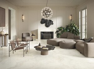 beige Bodenfliesen im Wohnzimmer