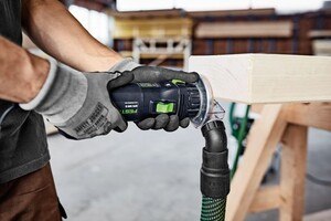 Handliches Fräsen einer Fase mit der OFK 500.