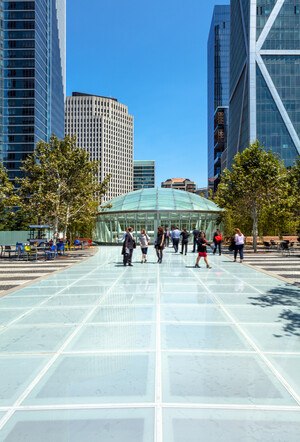 Salesforce Transit Center  San Francisco: Der Glasboden auf Höhe der Parkebene ist 161 mm dick, rutschfest und zwei Stunden gegen Feuer schützend.