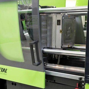 © Engel Maschine für Spritzgussteile aus Metalllegierungen.