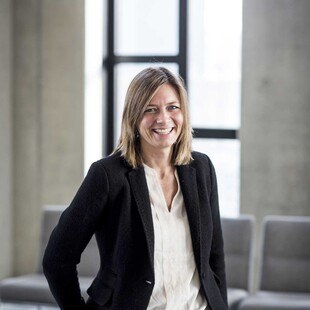 © WU „Wer im Management die richtige Hands-on-Mentalität beweist, hat in unserer schnelllebigen Zeit einfach die besseren Karten“, meint Dr. Astrid Kleinhanns-Rollé, Managing Director der WU Executive Academy.