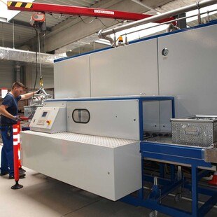 © Richard Geiss GmbH Die jüngst installierte Teilereinigungsanlage arbeitet mit dem modifizierten Alkohol RG CLEANER 63 der Richard Geiss GmbH.