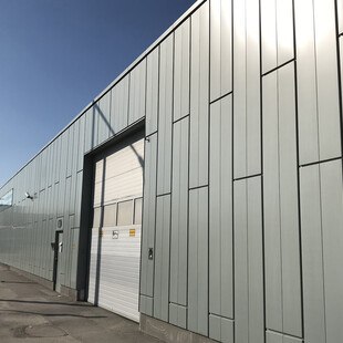 Fehler an Fassadenbekleidungen sind leicht zu erkennen und deshalb oft Grund für Beanstandungen.