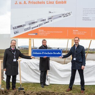 Christoph Kapeller (Niederlassungsleiter JAF Linz und zukünftiger Leiter JAF St. Florian, Mag. Werner Stix (Geschäftsführer JAF), Dr. Wilfrid Fabjani (Geschäftsführer JAF)