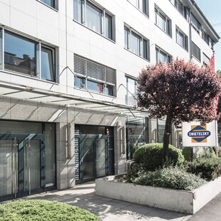 Eingang der Zentrale der Swietelsky AG in Linz.