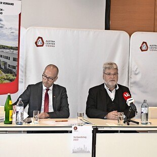 Klaus ­Baringer (r.), und der wieder­gewählte Obmannstellvertreter, Herwig Pernsteiner. 