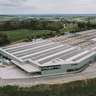 Die neue Produktionshalle von Homag am deutschen Standort Schopfloch wurde nach zehn Monaten Bauzeit am 10. Mai 2022 eröffnet.