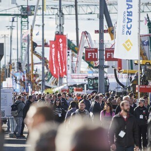 Mit solch ­einem Andrang hätte in diesen Zeiten keiner der rund 3.200 Ausstellenden gerechnet – fast 500.000 Besucher*innen aus über 200 Ländern haben sich die Leistungsschau nicht ent­gehen lassen.