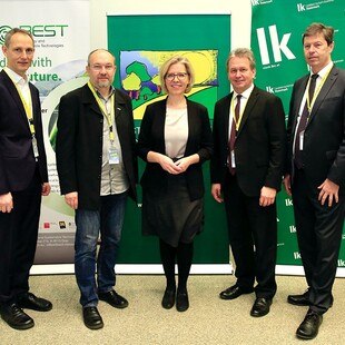 v.li.: Univ.-Prof. Tobias Pröll, Walter Haslinger, Klimaschutzministerin Leonore Gewessler, Franz Titschenbacher, Günter Liebel