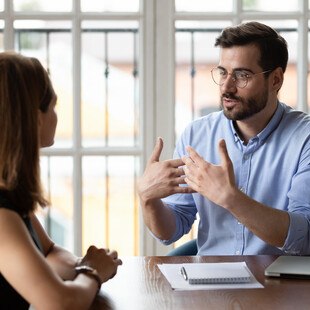 © iStock / Getty Images Plus Verhandlung