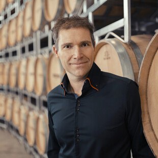 © Scheiblhofer World Porträt - Erich Scheiblhofer im Weinkeller