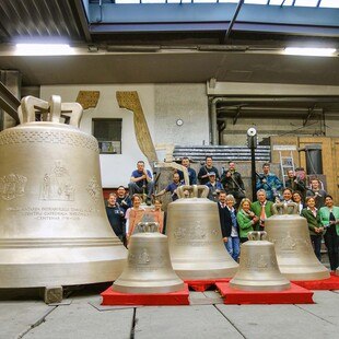 Familie Grassmayr mit Glocken aller Grössen