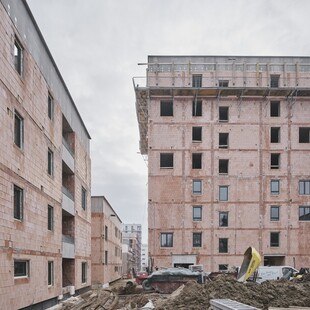 Höchstes Ziegelgebäude in monolithischer Bauweise.