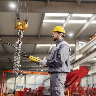 © dusanpetkovic iStock Getty Images Plus Industrie Arbeiter