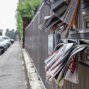 Post quillt über in Briefkästen