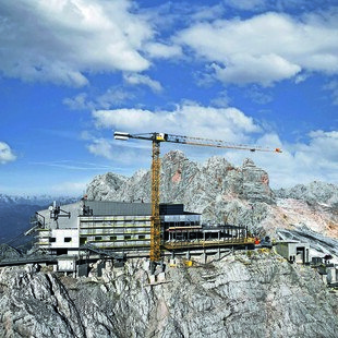 Liebherr -Serienkran im Einsatz auf dem Dachstein 