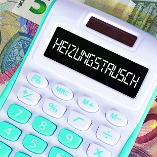 © Stadtratte / iStock / Getty Images Plus via Getty Images Taschenrechner und Geldscheine