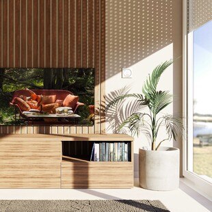 Gerade in der Übergangszeit freut man sich noch über die schräg einfallenden Sonnenstrahlen. Ein Übermaß an Wärme sollte dabei dennoch vermieden werden – mit smart gesteuertem Sonnenschutz funktioniert das ganz automatisch.