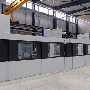 Fahrständer-Fräsmaschine für die Großteilebearbeitung.