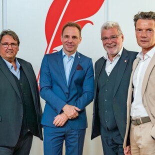 © Alba Communications GBH-Bundesvorsitzender Josef Muchitsch, Vöpe-Präsident Andreas Köttl, GBV-Verbandsobmann Klaus Baringer und Peter Krammer, Obmann des Fachverbands der Bauindustrie.