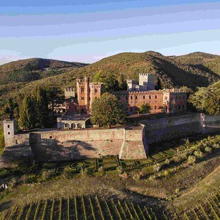 © Francesco Ricasoli Das italienische Schloss "Castello di Brolio", umgeben von einem Weingut.