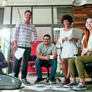 Kreative Menschen in einem Raum