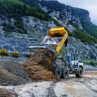 © Liebherr Dumper auf der Großbaustelle